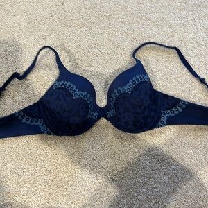 Victoria’s Secret bra never worn